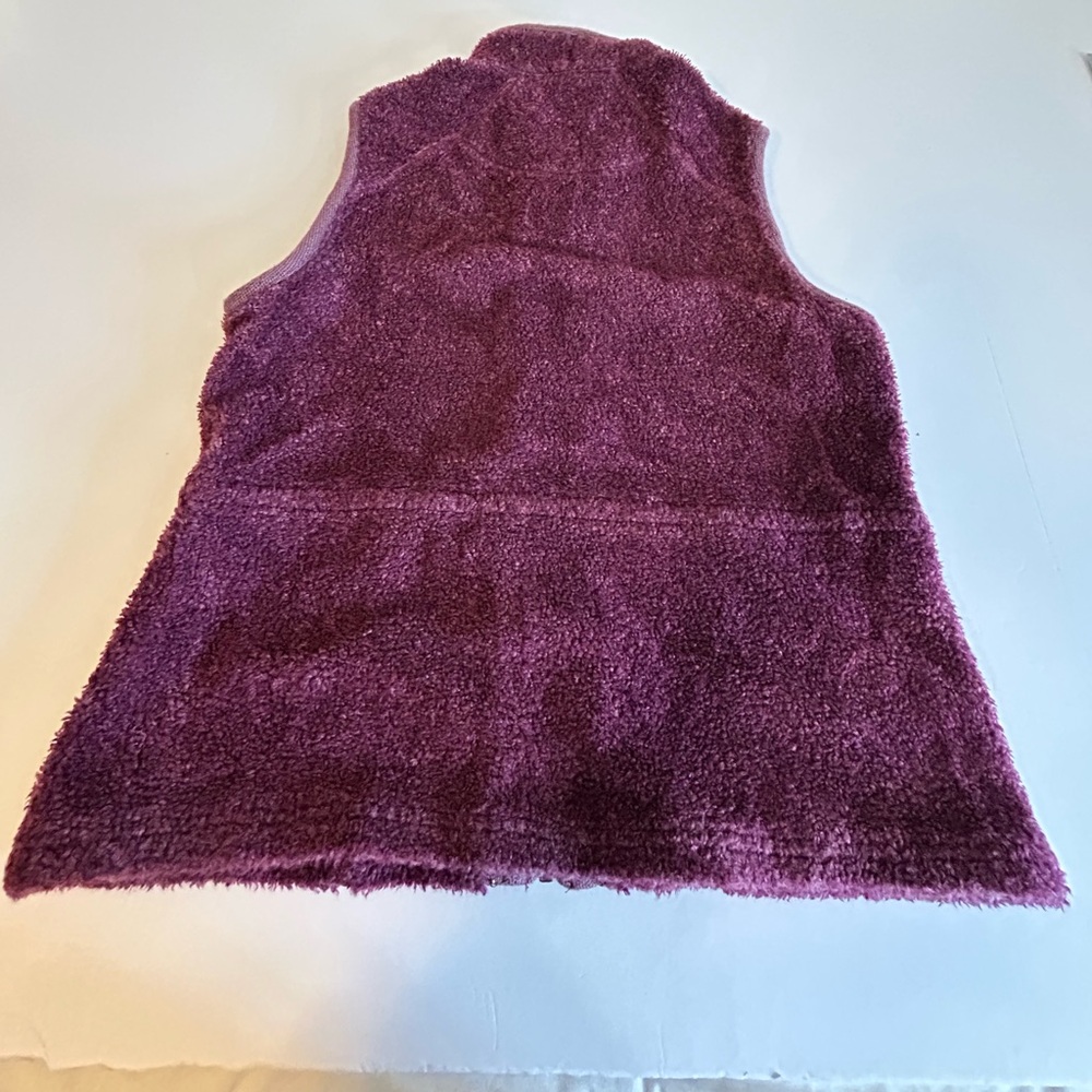 Woolrich Plush Full‑Zip Sleeveless Vest in Plum - Picture 6 of 8